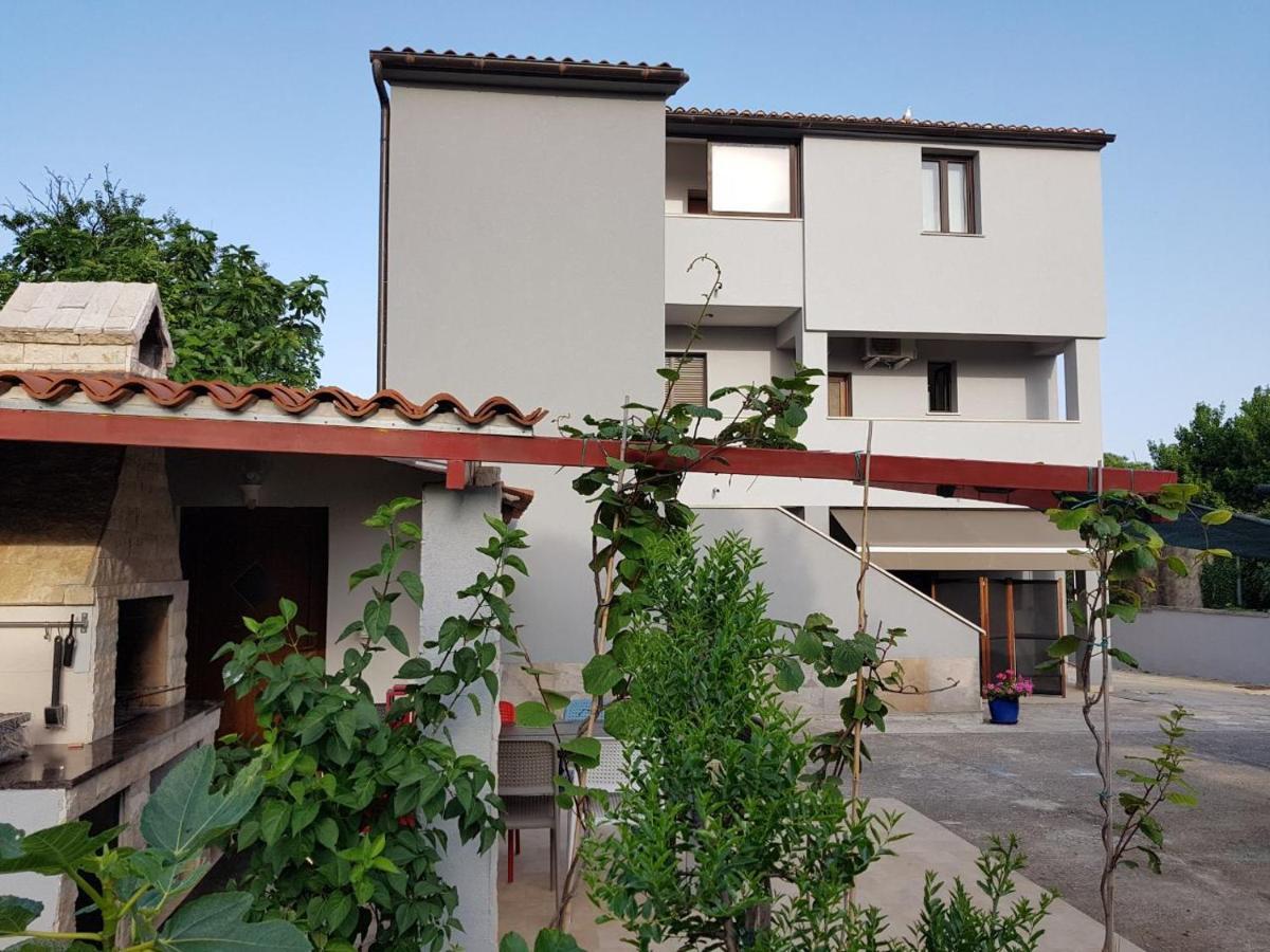 Apartments Ester Victoria Medulin Exterior photo
